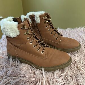 Nautica Women's Tan Fur-Lined Boots